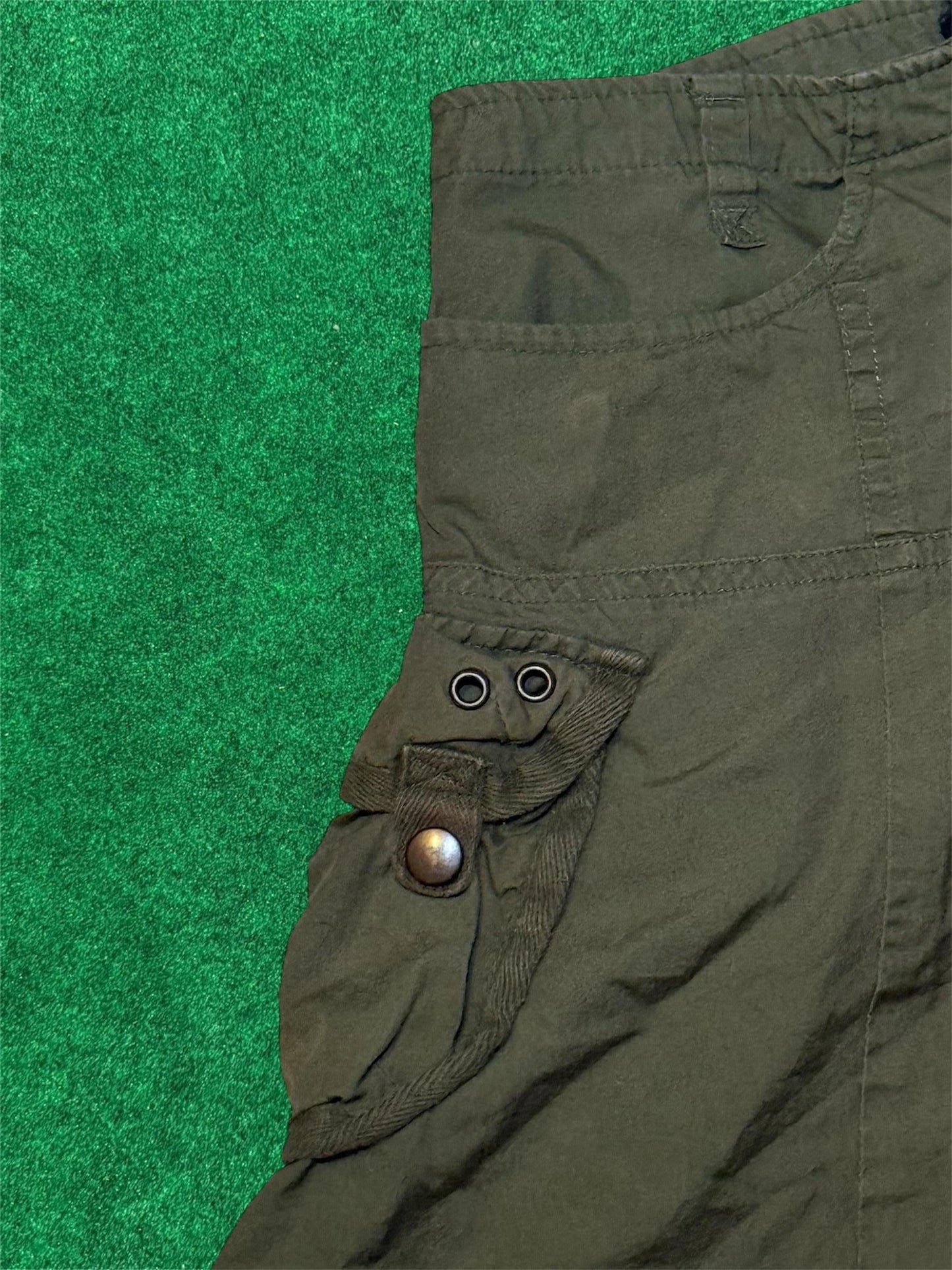 Asymmetric cargo skirt