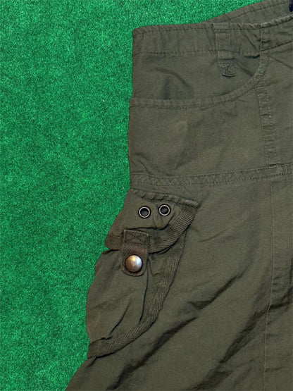 Asymmetric cargo skirt